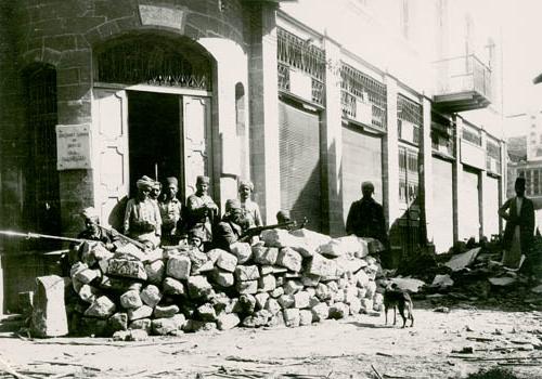法国叙利亚银行前的士兵